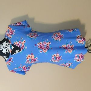 EUC Jrs. Joe Boxer S/S top with floral design and keyhole neckline Sz La…